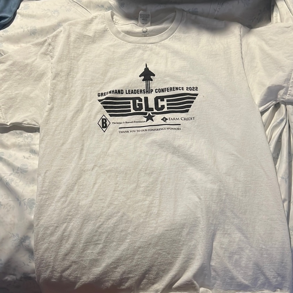 I am selling a tee shirt it’s a medium and it’s brand is Hanes.